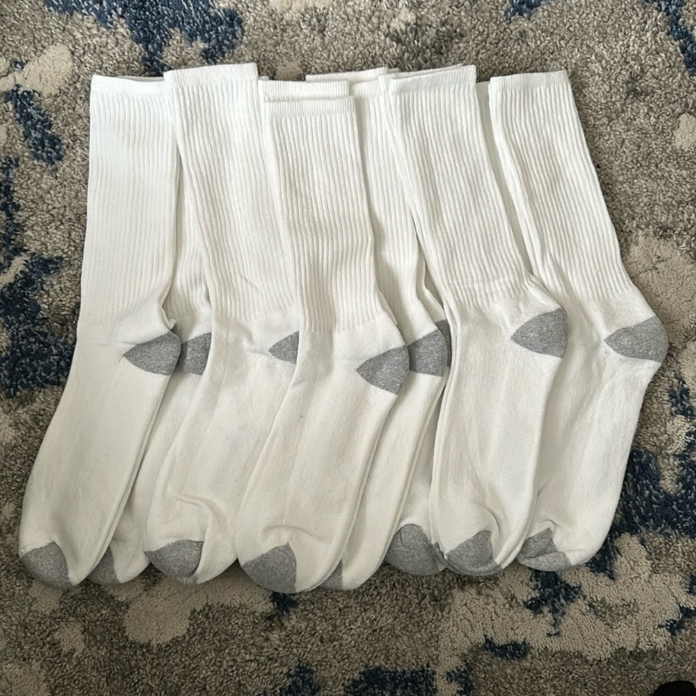NWOT 6 Pair Men’s White Crew Socks